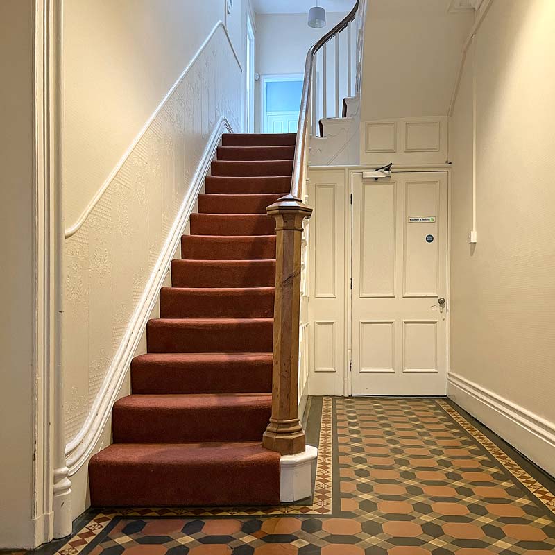 No6 hallway img 0600 sq 800